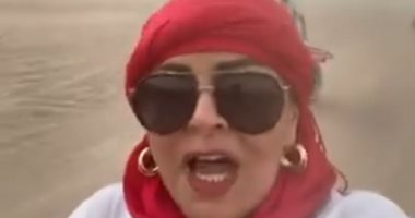 عصابة على بابا .. هالة صدقى بصحبة أولادها فى رحلة سفارى بين الجبال