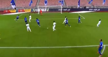الأهلى ضد الهلال.. المعيوف يتصدى لركلة جزاء من عمر السومة.. فيديو