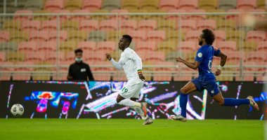 الأهلي ضد الهلال .. قمة سلبية في الدوري السعودي والزعيم يتصدر.. فيديو