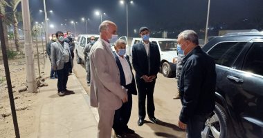 غلق 4 محلات وتحرير محاضر لـ 32 آخرين يلقون المخلفات فى وسط الطريق بشبرا الخيمة