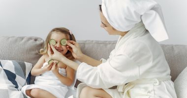 دليل العناية بالبشرة فى الشتاء للأمهات.. أبرزها الترطيب وتجنب الماكياج