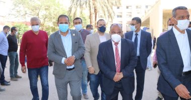 مساعد وزير التعليم العالى يتفقد مشروعات جامعة أسوان.. صور