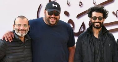محمد ممدوح فى صورة من أهل الكهف مع النبوى وأيمن بهجت: مبسوط إنى مع أساتذة كبار