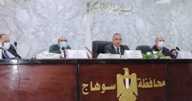 محافظ سوهاج يترأس اجتماعا مكبرا لبدء تطوير 181 قرية فى 7 مراكز