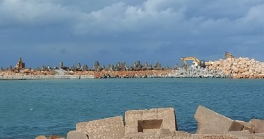 تأثير نوة الفيضة على الصخرة الأم بقلعة قايتباى بالإسكندرية.. فيديو لايف