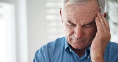 9 أعراض يجب على الناجين من السرطان الحذر منها.. أبرزها الصداع