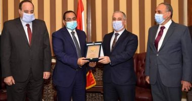 "الشوربجى" ورئيس "التنظيم والإدارة" يفتتحان أول صالون ثقافى للوطنية للصحافة