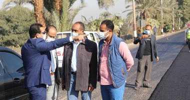 نائب محافظ قنا يتابع رصف طريق وتطوير مجزر ويتفقد مخابز والصحية بنقادة.. صور