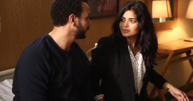 شاهد كواليس تصوير مسلسل "أنصاف مجانين" لـ أحمد خالد صالح وأسماء جلال.. صور