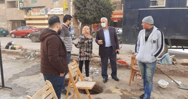 رئيس مياه الشرب بالدقهلية يتابع إحلال وتجديد خط الصرف الصحى بالعبور.. صور
