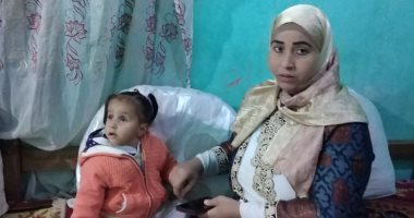 قضت عمرها القصير فى الظلام بسبب إهمال بمستشفى.. "تسبيح" تبحث عن نور عينيها.. فيديو