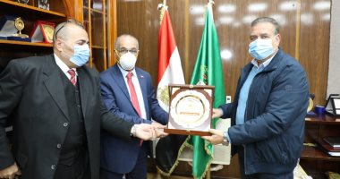 "العلوم الصحية" تلتقى محافظ المنوفية لحل التسوية الوظيفية لـ "المهن الطبية"