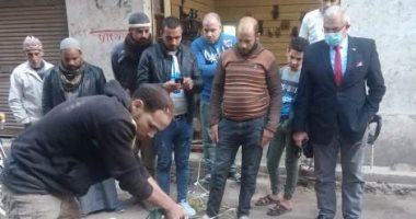 الإنتهاء من أعمال إصلاح هبوط أرضى مفاجئ وسط منطقة سكنية بشارع فرعى فى بلبيس