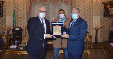 محافظ المنيا يستقبل السفير الإيطالى لتعزيز فرص التعاون والشراكة.. صور