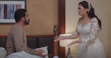 ضربة معلم.. مشهد كوميدى بين محمد رجب وهاجر أحمد فى ليلة الدخلة (فيديو)