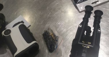 ضبط منظار و 3500 طلقة رش بحوزة راكب قادم من لبنان بمطار القاهرة..صور 