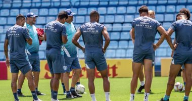 غرائب كرة القدم.. استبدال لاعب بالدورى البرازيلي بين الشوطين لإصابته بكورونا
