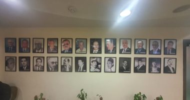 رئيس اللجنة الثلاثية يضع صورته مع رؤساء اتحاد الكرة