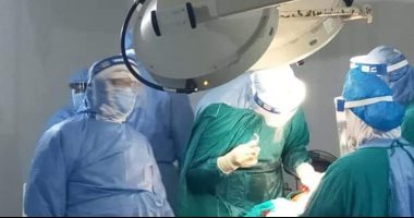 أبرز لقطة ..سيدة تنقذ جارتها بعد استغاثة الزوج عبر الفيس بوك