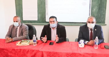 وكيل تعليم الوادى الجديد يبحث خطة تصدى إدارة الخارجة لفيروس كورونا
