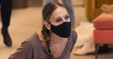 سارة جيسيكا تشرف على بيع الأحذية فى متجرها الخاص بنيويورك.. صور