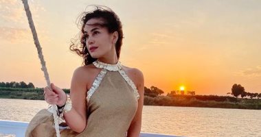 هند صبرى فى أحدث ظهور على ضفاف النيل لحظة غروب الشمس