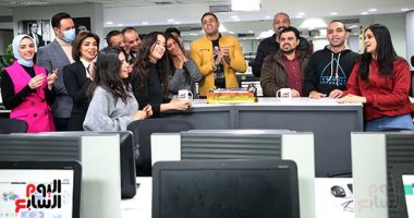 محمد نور يحتفل بعيد ميلاده ونجاح "جانى في ملعبى" في "اليوم السابع".. صور