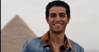 مينا مسعود من أمام الأهرامات وأبو الهول: مصر أعظم بلد في الدنيا