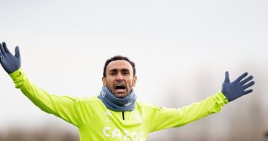 قائد أستون فيلا السابق يطالب بتجديد عقد المحمدى والاعتراف بقدراته