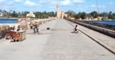 عمره قرن ونصف.. شاهد ترميم كوبرى محمد على الأثرى بالقناطر الخيرية .. فيديو لايف
