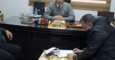 حمادة صدقى يوقع عقود تدريب الانتاج الحربى لمدة موسم ونصف.. صور 