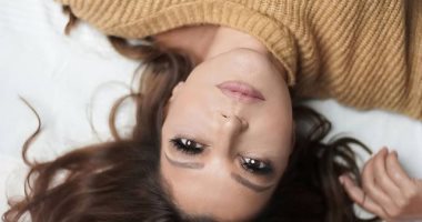سميرة سعيد تروج لكليبها الجديد "بحب معاك" قبل ساعات من طرحه بصورة