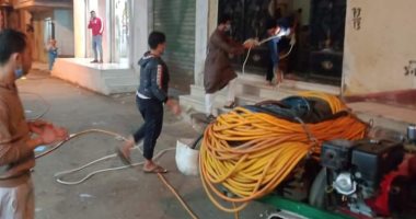 أهالى قرية طحا المرج بالشرقية يطهرون الشوارع احترازيا ضد فيروس كورونا