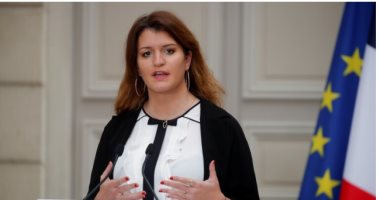 وزيرة المواطنة الفرنسية تعلن تلقيها تهديدا بالقتل وتغلق حسابها على تويتر