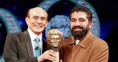 فادى خفاجة يكشف سبب تقبيله يد محمد صبحى فى احتفالية "50 سنة فن"