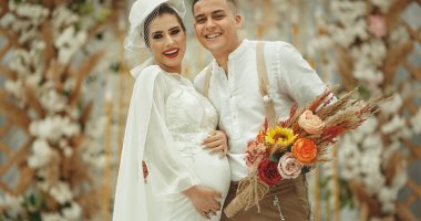 القصة الحقيقية لصورة "العروس الحامل" التى قلبت السوشيال ميديا.. صور وفيديو