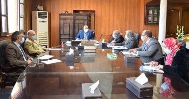 رئيس جامعة بنى سويف يترأس اجتماع اللجنة العليا للإشراف على المجلات العلمية