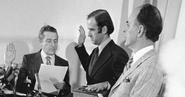 بايدن والكتاب المقدس.. قصة إنجيل رافق "جو" منذ 1973 وحتى حفل التنصيب.. صور