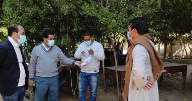 فريق ميدانى بصحة الأقصر يوزيع علاج على المخالطين لمصابى كورونا بالمحاميد