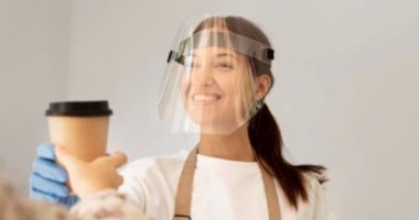 نصائح لتقليل مخاطر التعرض للبلاستيك الدقيق أثناء تناول الطعام 
