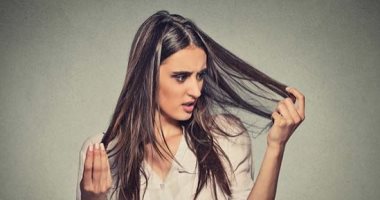 العناية بالشعر.. وصفات من مطبخك تخلصك من جفافه فى الشتاء