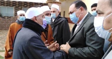 محافظ الشرقية يؤدى واجب العزاء فى وفاة والدة الشيخ عبد الفتاح الطاروطى