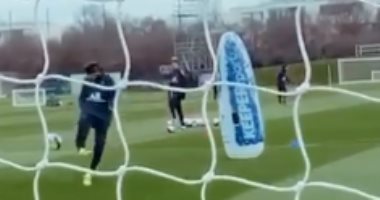 نيمار يستعرض مهاراته خلال تدريبات باريس سان جيرمان.. فيديو وصور