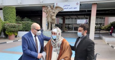 خروج الشيخ السيد سعيد من مستشفى معهد ناصر بعد استقرار حالته الصحية.. صور