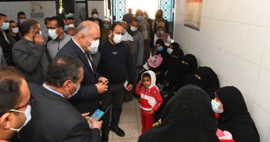 محافظ قنا يتفقد مركز صحى البراهمة ويؤكد تشغيل مشروع الصرف الصحى بقفط خلال أيام