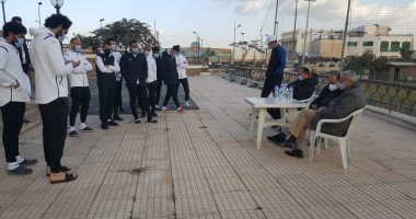 رئيس المقاولون يطالب اللاعبين بمواصلة الانتصارات أمام الأهلي.. صور