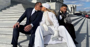  قبلات من جينيفر لوبيز لخطيبها فى جلسة تصوير أمام البيت الأبيض 