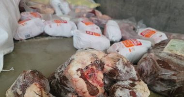 ضبط 20 طن أغذية فاسدة قبل توزيعها على المواطنين بأسيوط.. صور