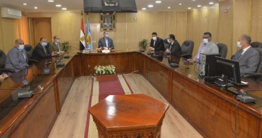 محافظ أسيوط يلتقى بمدير بنك مصر وممثل قطاع الأعمال لبحث سبل التعاون