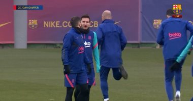 ميسي يشارك في تدريبات برشلونة بعد إيقافه.. صور